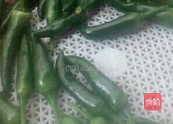 腌辣椒的做法图解1