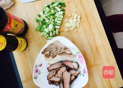 腊肉炒蒜苗的做法图解2