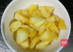 菠萝汁(菠萝雪碧汁）的做法图解1