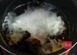 枸杞炒双耳的做法图解2