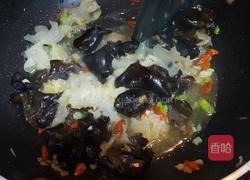 枸杞炒双耳的做法图解6
