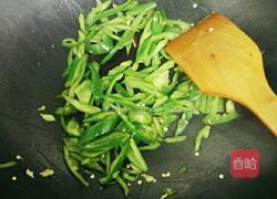 韭菜花炒肉的做法图解2