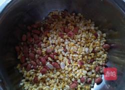 大碴粥的做法图解2