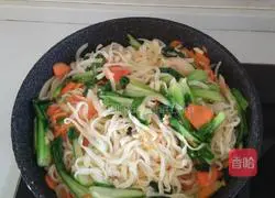 Illustration of how to make fried noodles 7