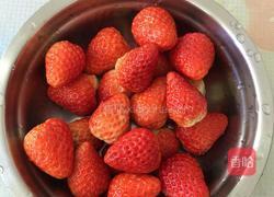 八寸无奶油草莓慕斯的做法图解2