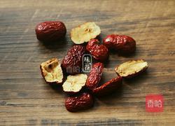 黑豆杜仲猪尾汤的做法图解3