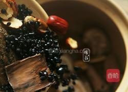 黑豆杜仲猪尾汤的做法图解5