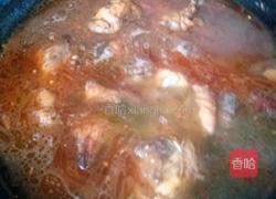 酸菜炖鸡架的做法图解5