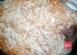 酸菜炖鸡架的做法图解6