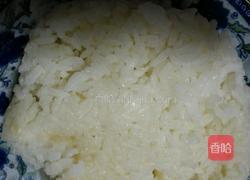 蒜苗鸡蛋炒米的做法图解2