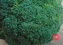 蒸鱼豉油西兰花的做法图解1