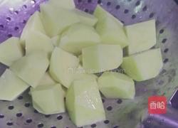 酸菜土豆炖鹅块的做法图解3