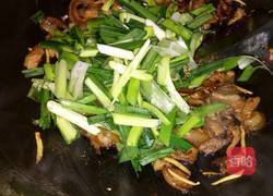 蒜苗炒肉的做法图解7