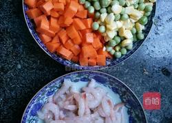 彩色虾仁的做法图解1