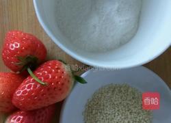 糯米草莓果的做法图解1