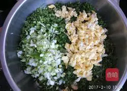 Illustration of how to make fennel and egg vegetarian dumplings 4