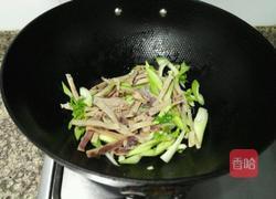 芹菜炒鱿鱼干的做法图解4