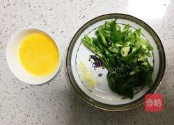 青椒炒鸡蛋的做法图解1