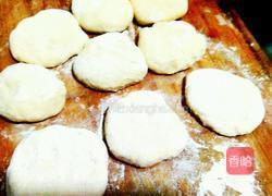 韭菜鸡蛋包子的做法图解1