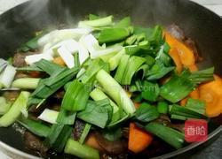 胡萝卜炒腊肠的做法图解7