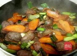 胡萝卜炒腊肠的做法图解8