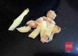 鲫鱼红烧香菜的做法图解1