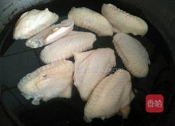 红腐乳焖土豆鸡翅中的做法图解3