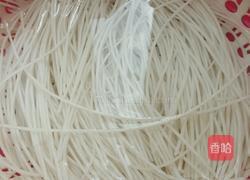 尖椒胡萝卜炒粉条的做法图解1