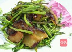 野藜蒿炒乡里腊肉的做法图解11
