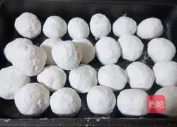 Illustration of how to make Lantern Festival with black sesame filling 14