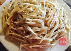 干煸手撕杏鲍菇的做法图解2