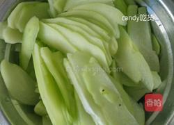 瘦肉炒佛手瓜片的做法图解2