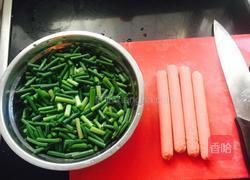 蒜苔火腿的做法图解1