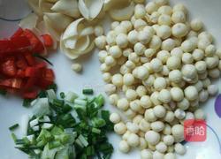 鸡米头炒虾仁的做法图解1