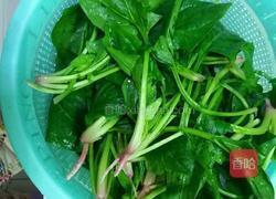 晚餐凉拌菠菜的做法图解1