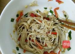 木耳凉拌金针菇的做法图解1