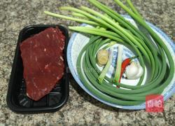 蒜苔炒牛肉的做法图解1