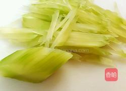凉拌青笋的做法图解1