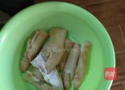 卤猪脚的做法图解1