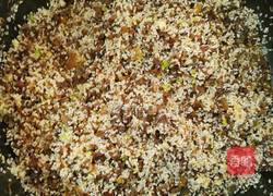 牛肉粒焖饭的做法图解2