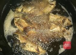酥骨鲫鱼的做法图解1