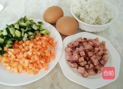 五彩蛋炒饭的做法图解1