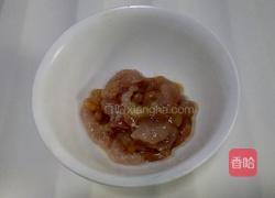 魔芋梅花蒜苔炒肉的做法图解3