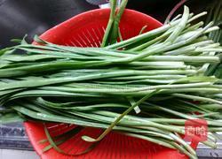 韭菜炒蚬肉的做法图解1