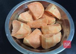 红薯饼的做法图解1