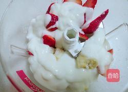 草莓香蕉奶昔的做法图解6