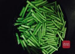 炝炒长豆角的做法图解4