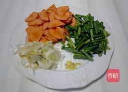 魔芋丝结蒜苔炒肉的做法图解2