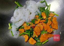 魔芋丝结蒜苔炒肉的做法图解7