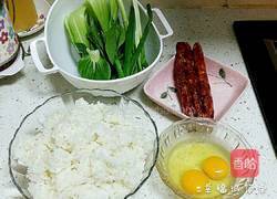 腊肠鸡蛋炒饭的做法图解1